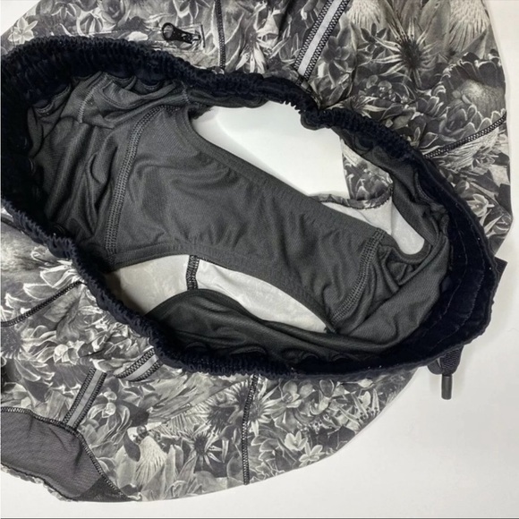 Lululemon Original Hotty Hot Short- Black Angel Wing - Picture 10 of 14